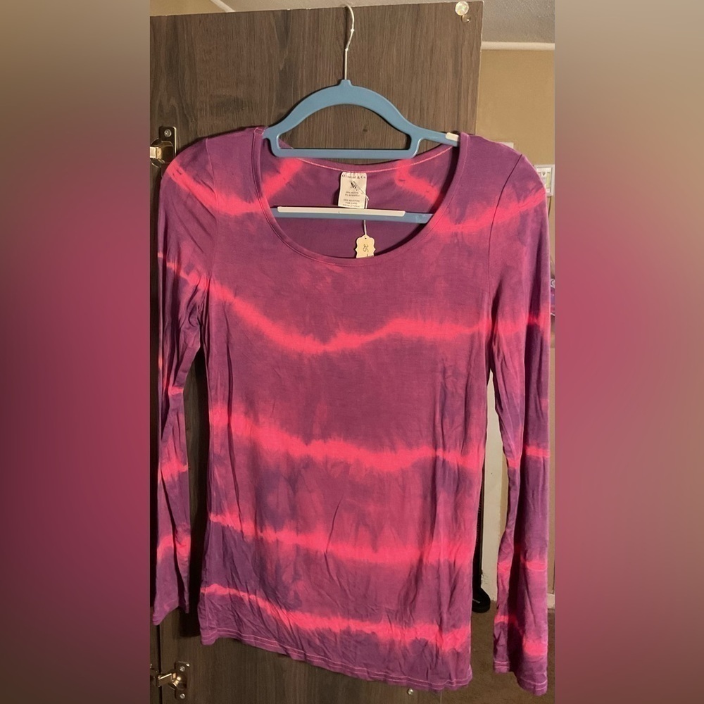 Boutique long sleeved top, NWT, medium, lots of stretch